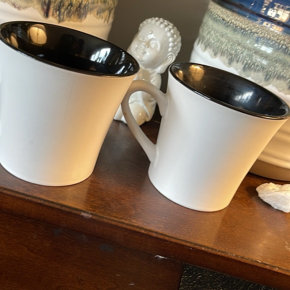 Two limited edition Starbucks Tall mugs - Picture 5 of 5
